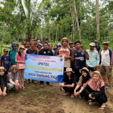 Perbaiki Infrastruktur Desa, Pemdes Gelar Aksi Gotong Royong Perbaikan Jalan Usaha Tani